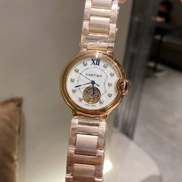 白 金 单排钻20双排40 钢带30 品牌 卡地亚--Cartier 类型 女士腕表 机芯 全自动机械机芯 材质 316L精钢表壳 表镜 矿物强化玻璃镜面 皮质